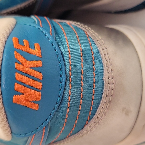 EUC Nike Leather Sneakers in Silver and Blue, Youth 7, UK 6 - Picture 5 of 9